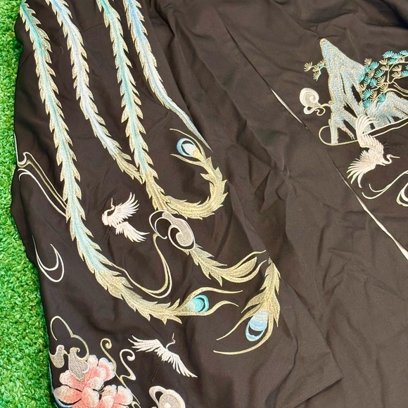 Embroidered Asian Robe / Kimono Style Jacket - Picture 4 of 11